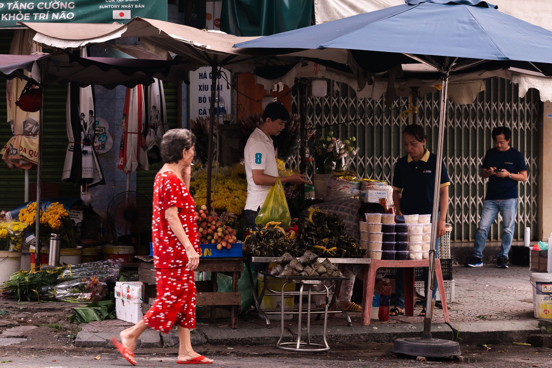 Chợ Hạnh Thông Tây vắng khách, tiểu thương vẫn bám trụ chờ ngày hồi sinh
