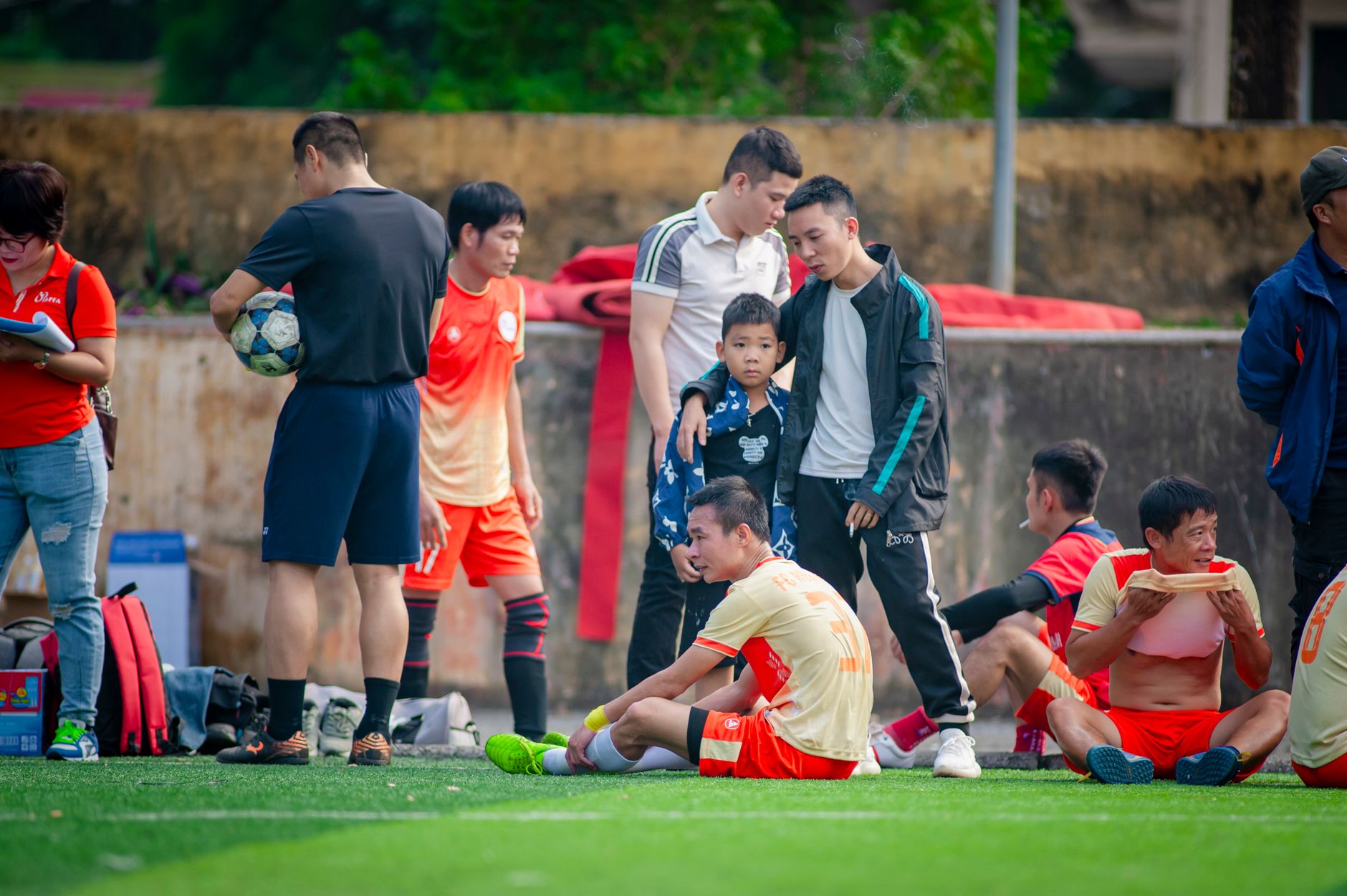 HLV Indonesia bỏ khán đài sau khi Việt Nam dẫn 2-0 chỉ sau 14 phút